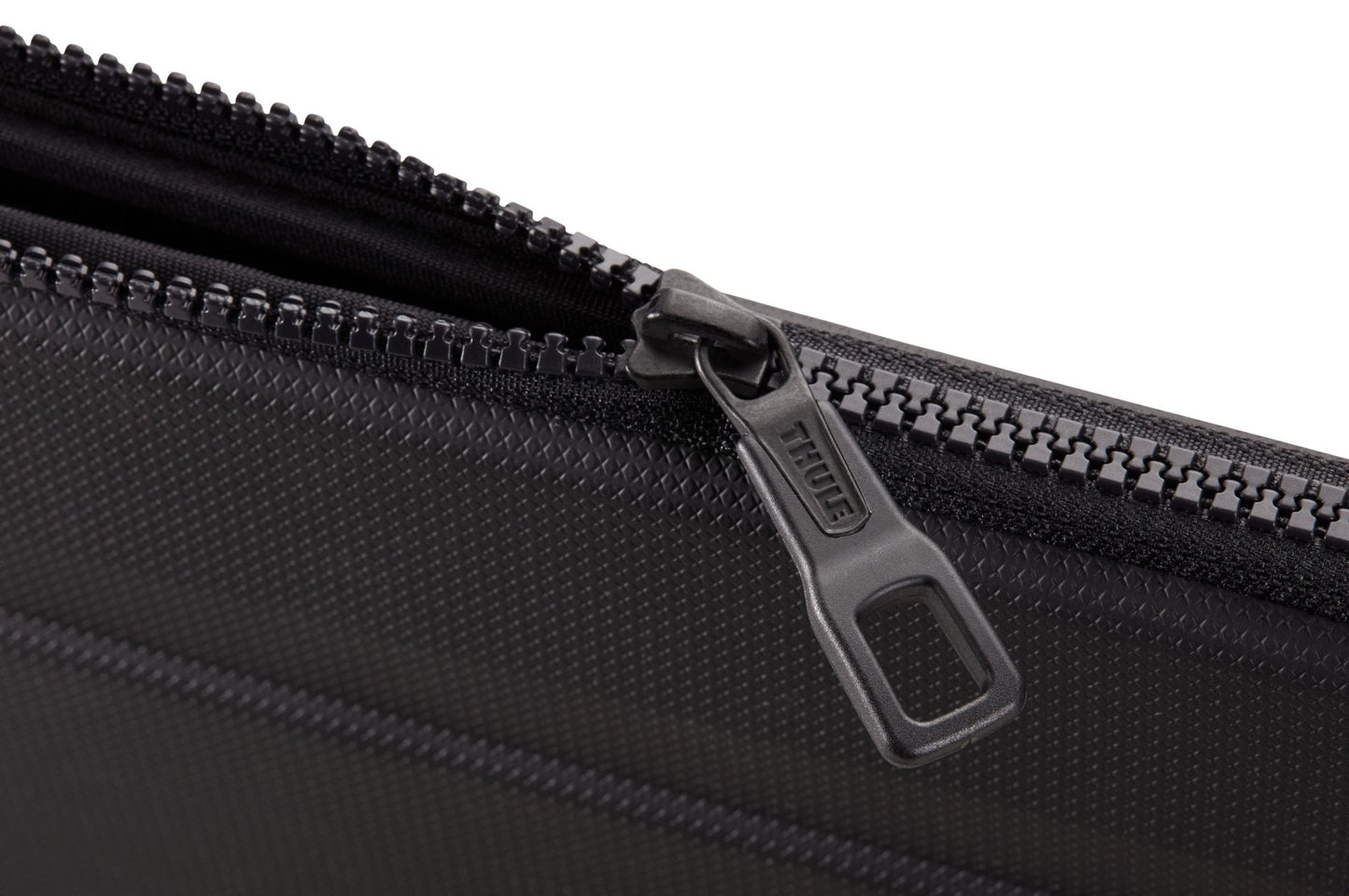 THULE Gauntlet Macbook Pro� Sleeve 16" - MW Direct