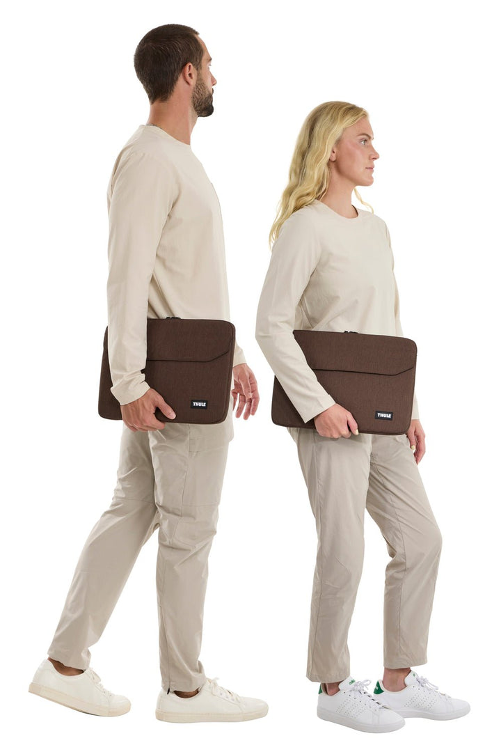 Thule Lithos Sleeve MacBook Pro 16" - Brown - MW Direct