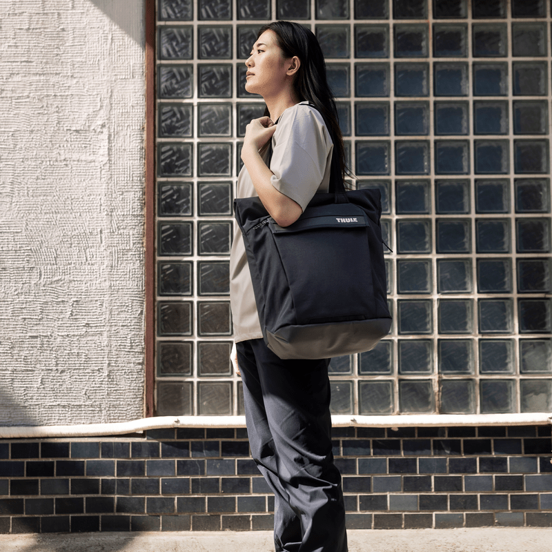 Thule Paramount Tote 22L - Gentle Beige - MW Direct