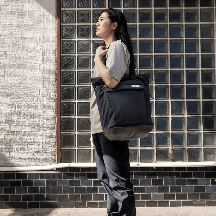 Thule Paramount Tote 22L - Gentle Beige - MW Direct